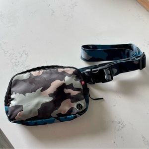 Lululemon Everywhere Belt Bag Heritage Camo 1L